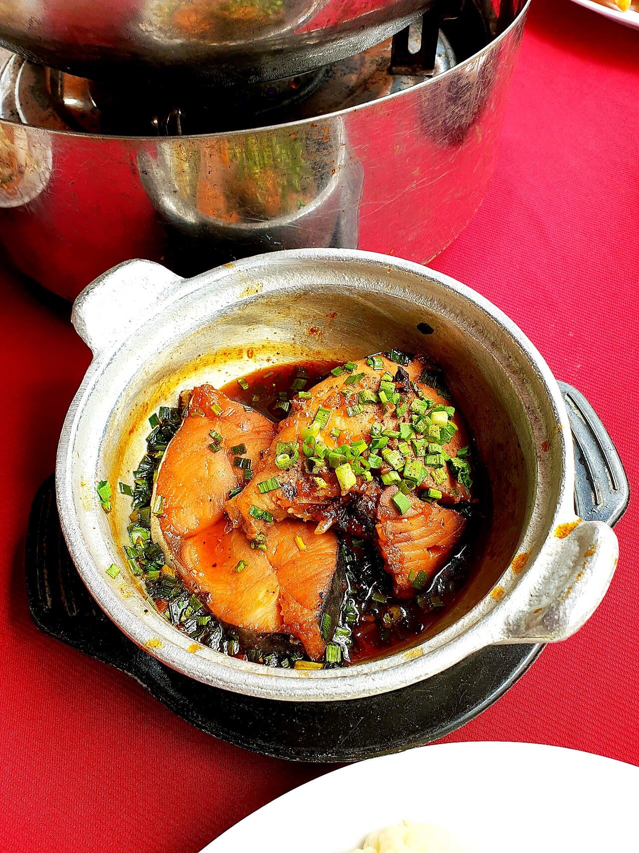 Một phần cá kho trong bữa ăn ở Phú Quốc