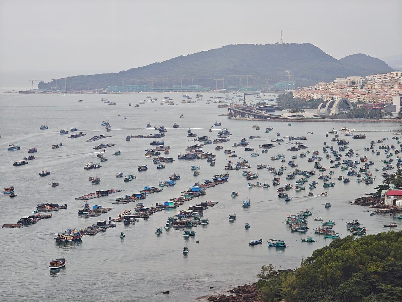 Đội thuyền và bờ cảng Nam đảo nhìn từ trên cao